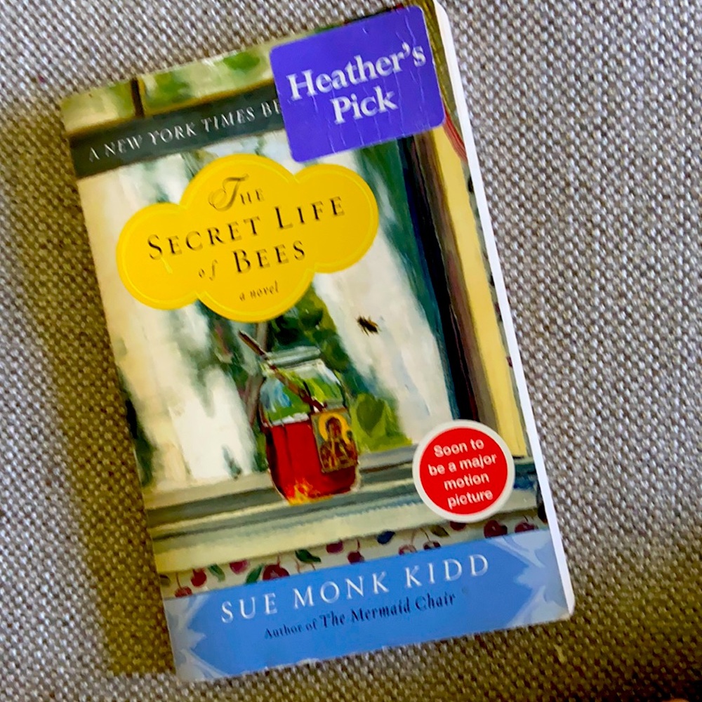 📖 5/25 The secret life of Bees by Sue Monk Kidd